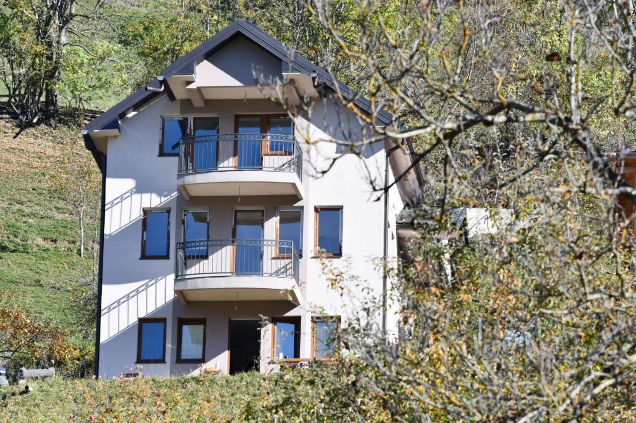 1060 Meet Eat Hike & Tour Holiday home Plav